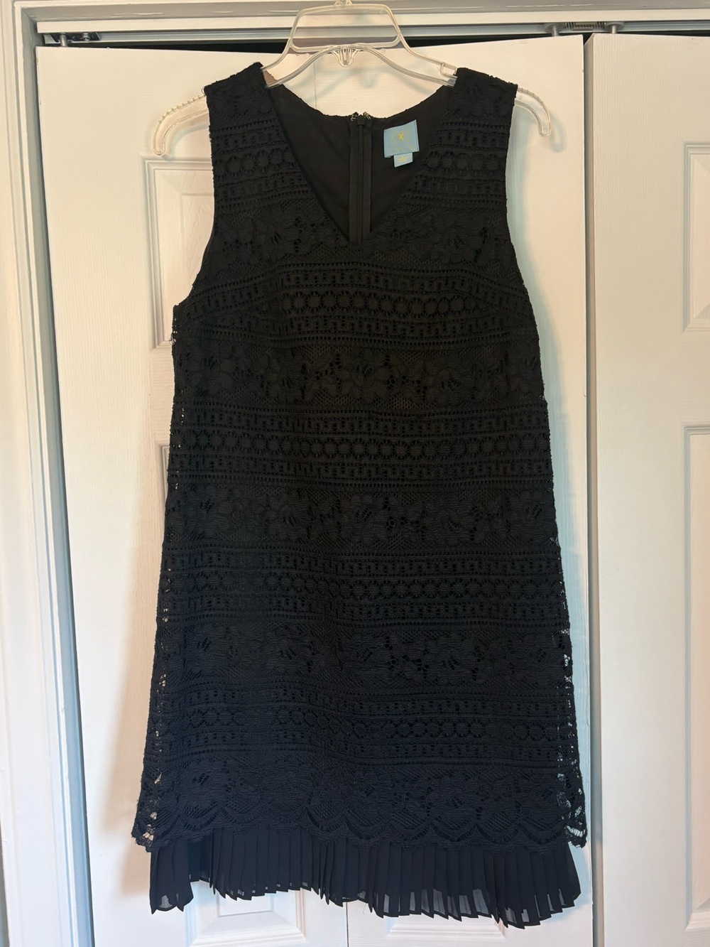 CeCe Black Sleeveless Lace Shift Dress with Pleated Hem